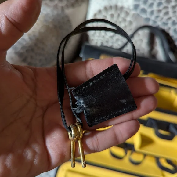 Vintage Greta Italian leather train case/cosmetic bag - Picture 5 of 15